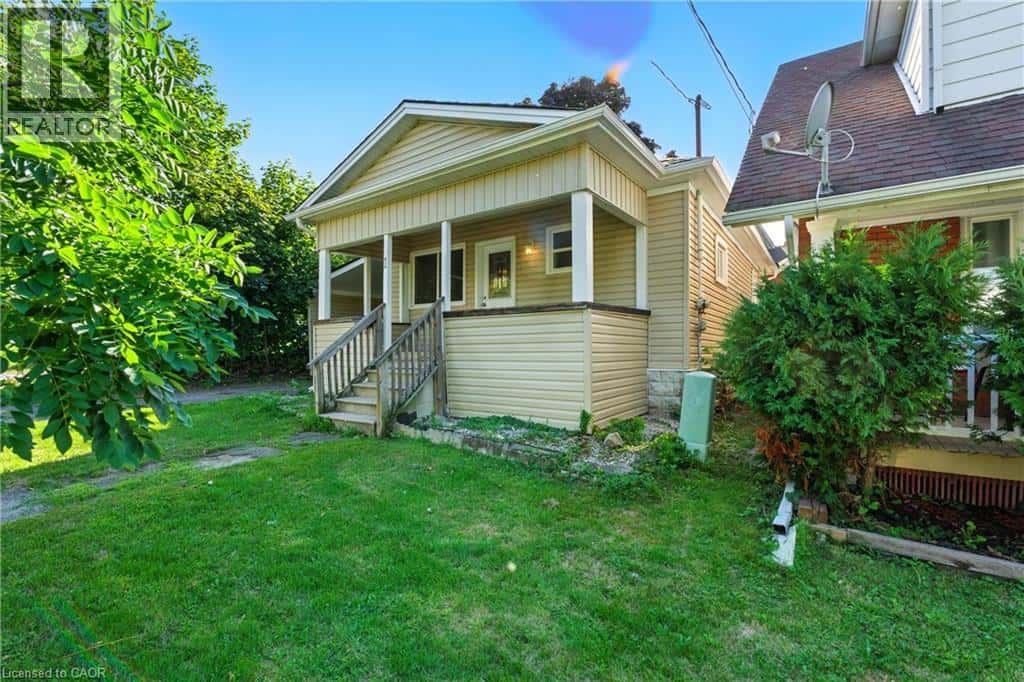 1 BERRYMAN Avenue — St. Catharines, Ontario - Photo 2 of 26