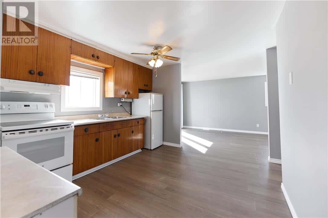 923 Highway 17 E — Wahnapitae, Ontario - Photo 2 of 28