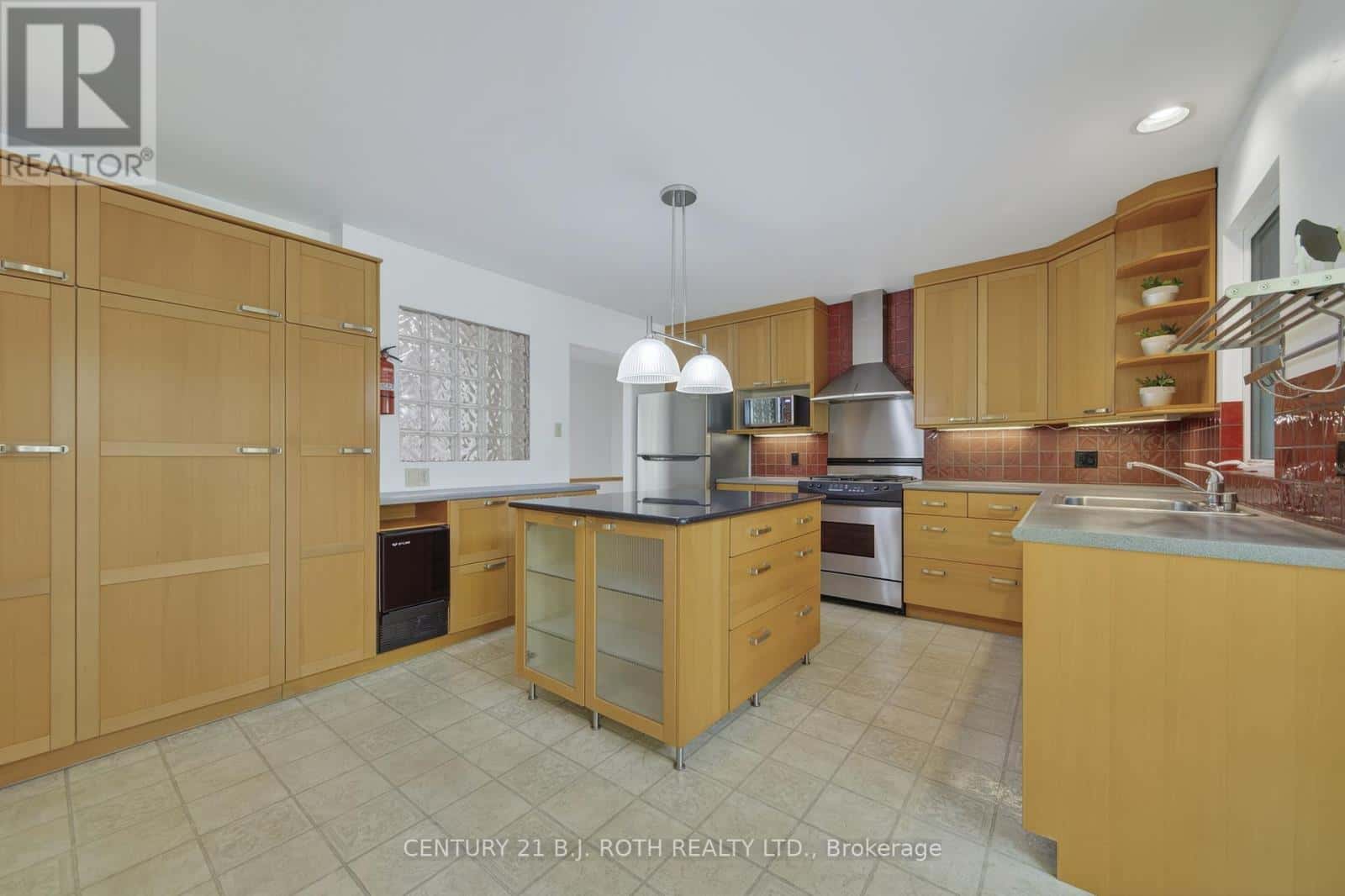 1890 KENSINGTON PLACE — Severn (Bass Lake), Ontario - Photo 3 of 23