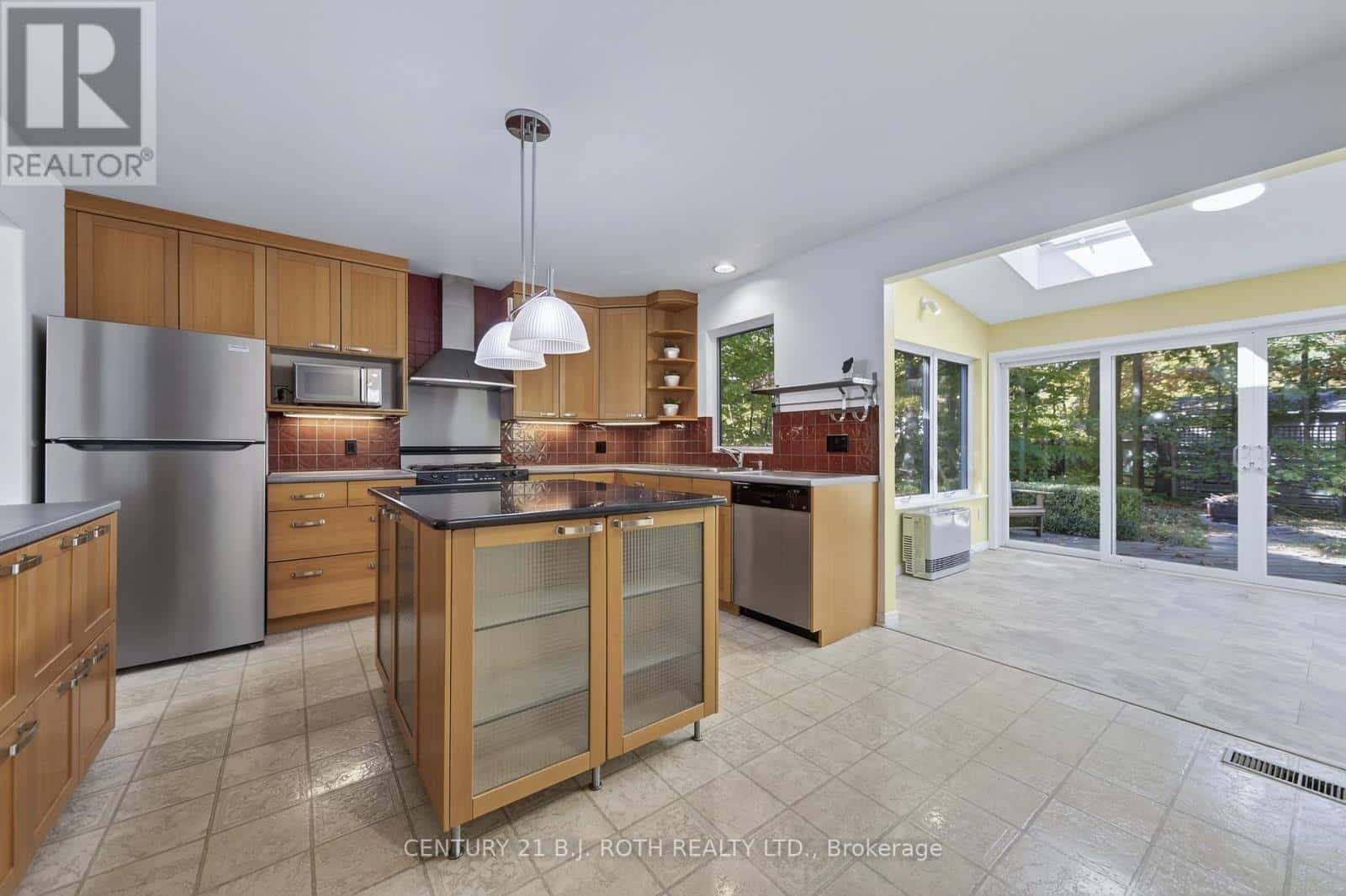 1890 KENSINGTON PLACE — Severn (Bass Lake), Ontario - Photo 4 of 23