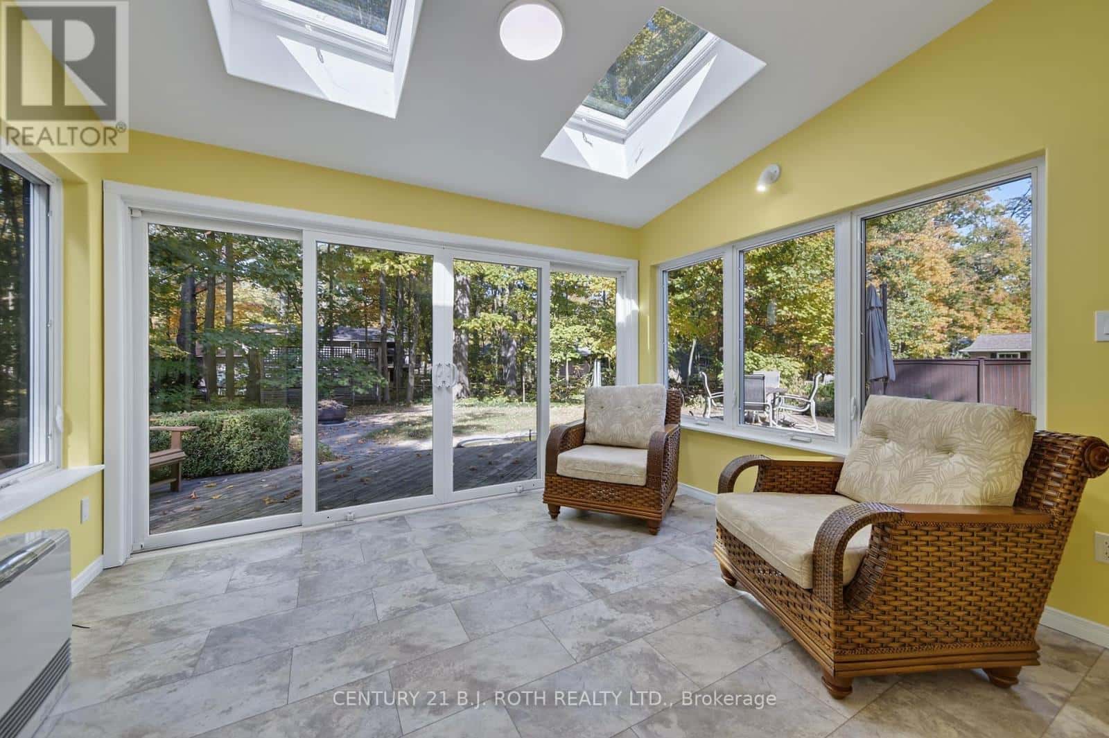 1890 KENSINGTON PLACE — Severn (Bass Lake), Ontario - Photo 5 of 23