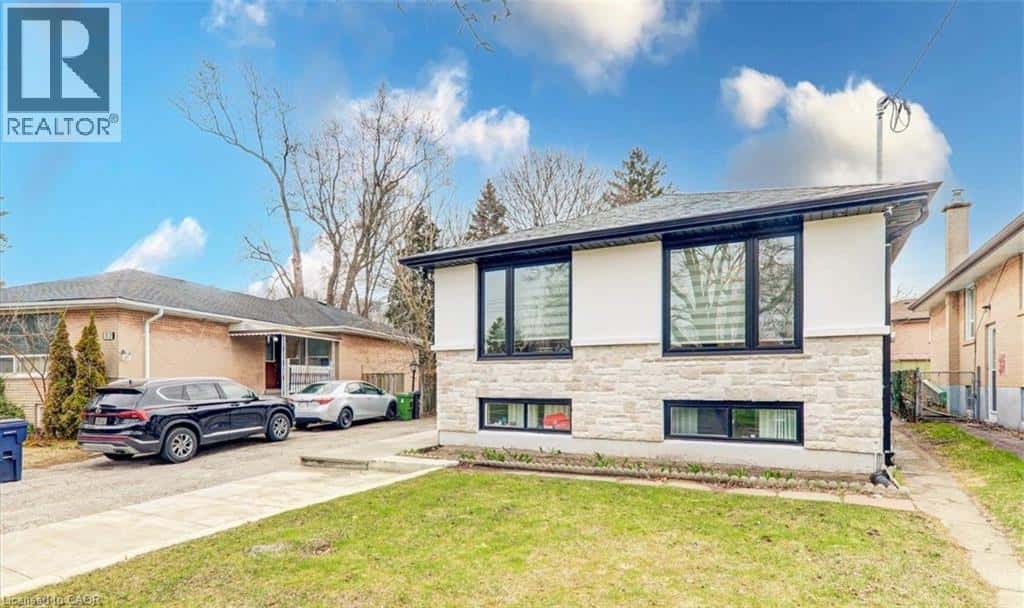 35 DARLINGSIDE Drive — Scarborough, Ontario - Photo 2 of 16