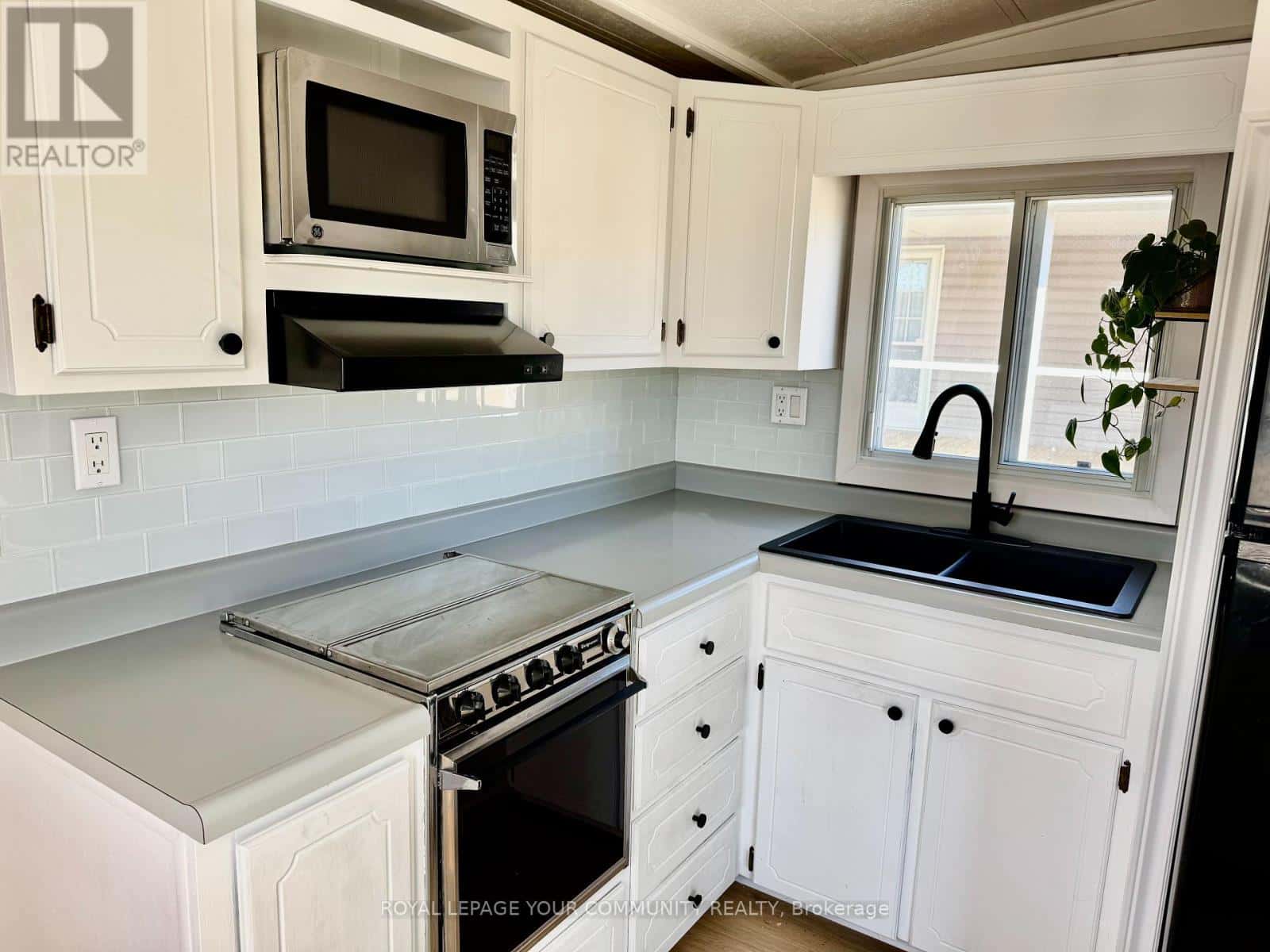 285 CRYDERMANS SIDE ROAD — Georgina (Baldwin), Ontario - Photo 3 of 16