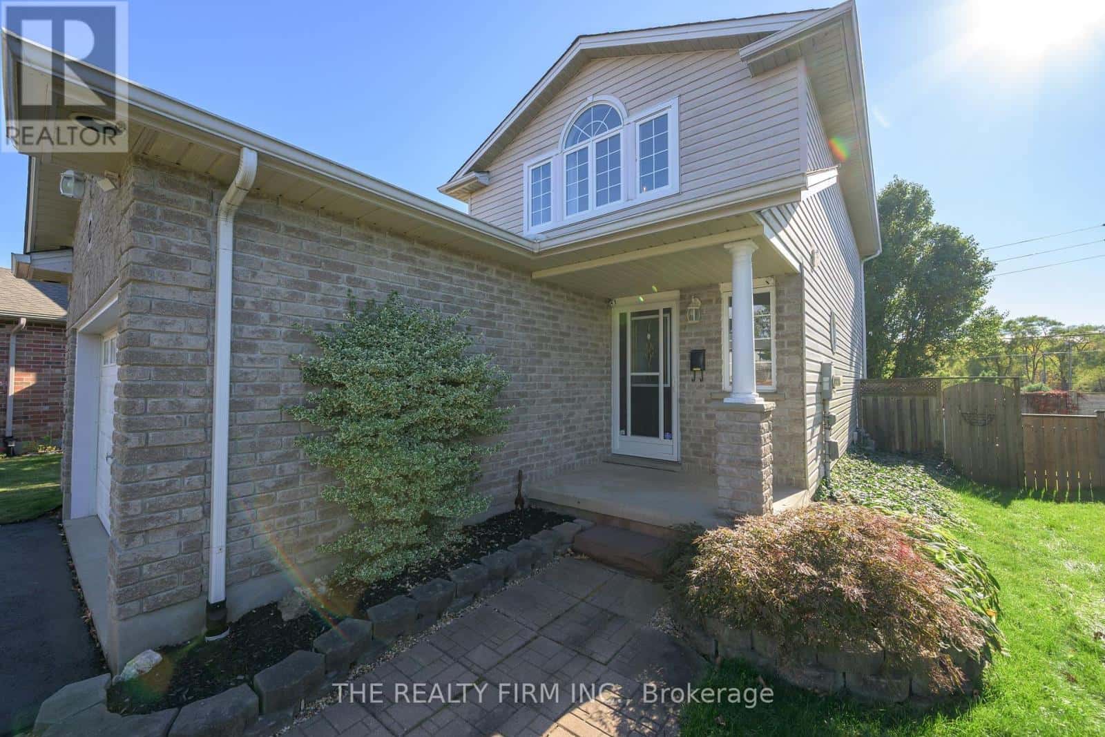 107 LOGGERS GROVE — London East (East P), Ontario - Photo 3 of 42