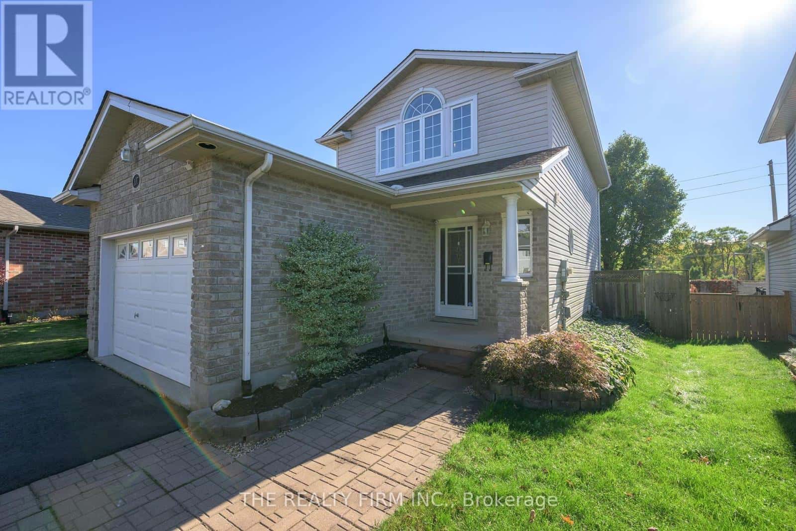 107 LOGGERS GROVE — London East (East P), Ontario - Photo 4 of 42