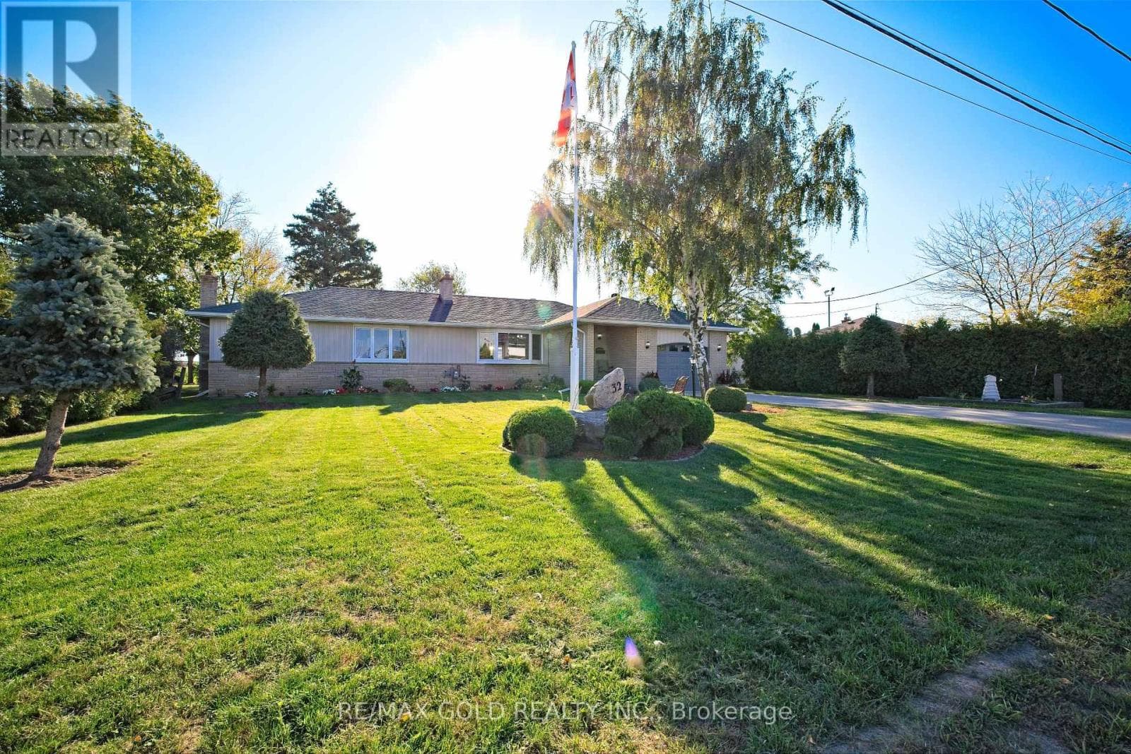 32 ORIOLE AVENUE — Hamilton (Stoney Creek Industrial), Ontario - Main photo