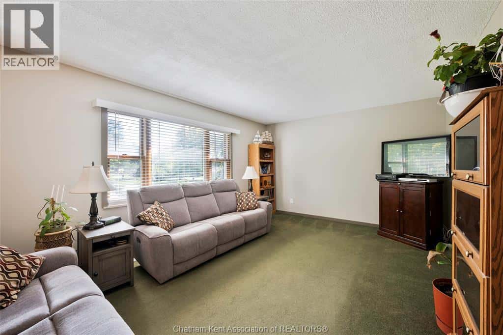 13471 JANE STREET — Thamesville, Ontario - Photo 5 of 37