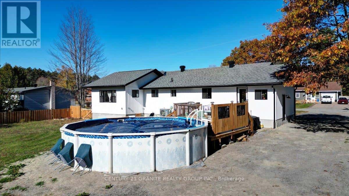 71 PINEGROVE STREET — Hastings Highlands (Herschel Ward), Ontario - Photo 3 of 48