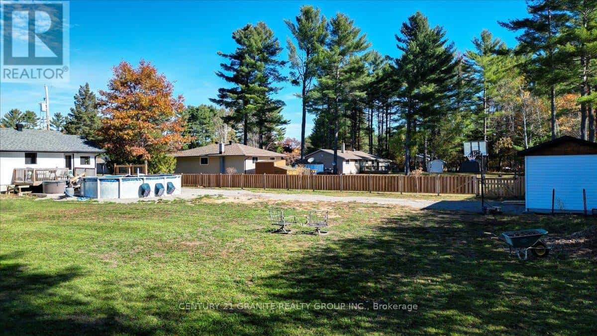 71 PINEGROVE STREET — Hastings Highlands (Herschel Ward), Ontario - Photo 4 of 48