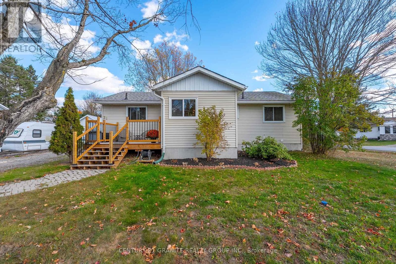 31 SPRUCEDALE STREET — Highlands East (Bicroft Ward), Ontario - Main photo