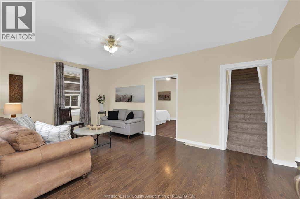 1657 ELGIN — Ruthven, Ontario - Photo 3 of 34