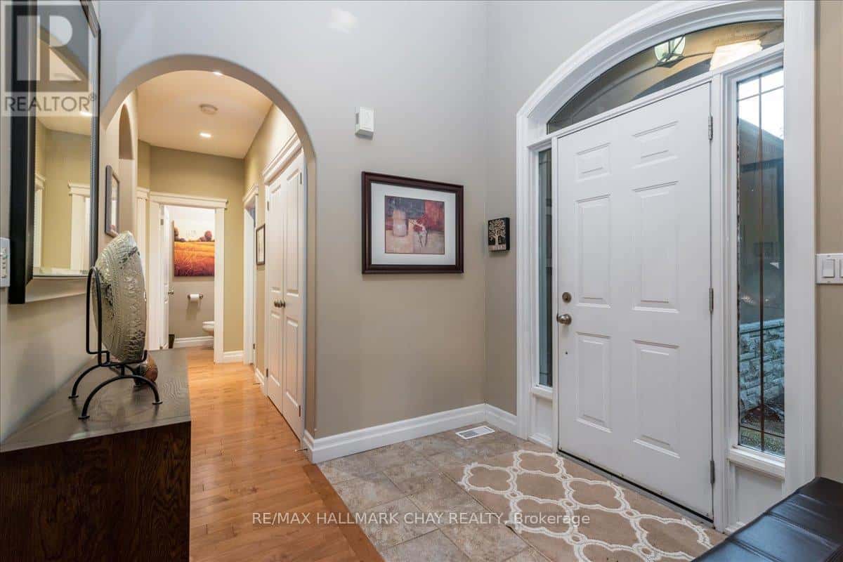 5 TIMBER COURT — Springwater (Snow Valley), Ontario - Photo 2 of 17