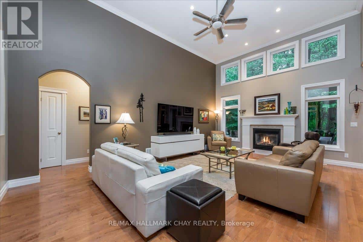 5 TIMBER COURT — Springwater (Snow Valley), Ontario - Photo 4 of 17