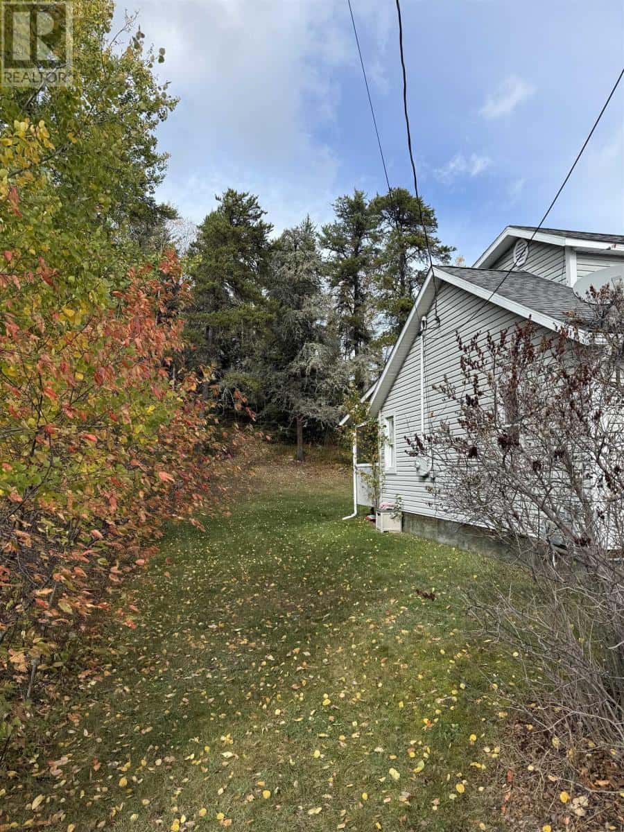 67 Goldshore Road — Red Lake, Ontario - Photo 3 of 26