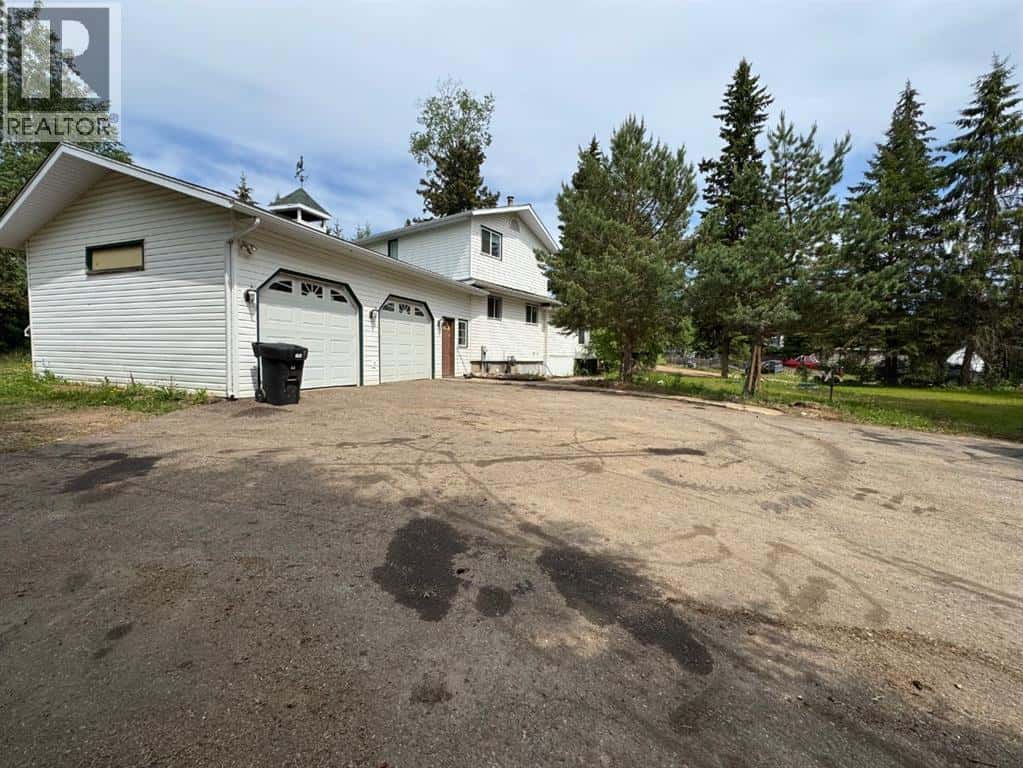 126 Community Lane — Saprae Creek, Alberta - Photo 2 of 43