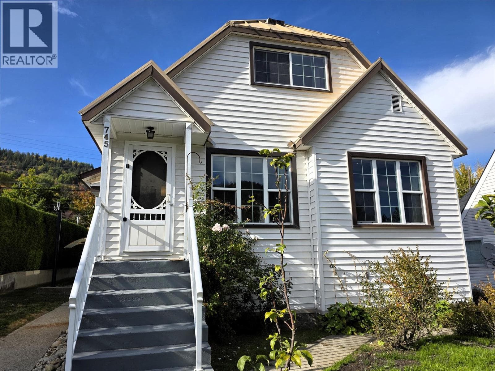 745 Kipling Street — Warfield, British Columbia - Main photo