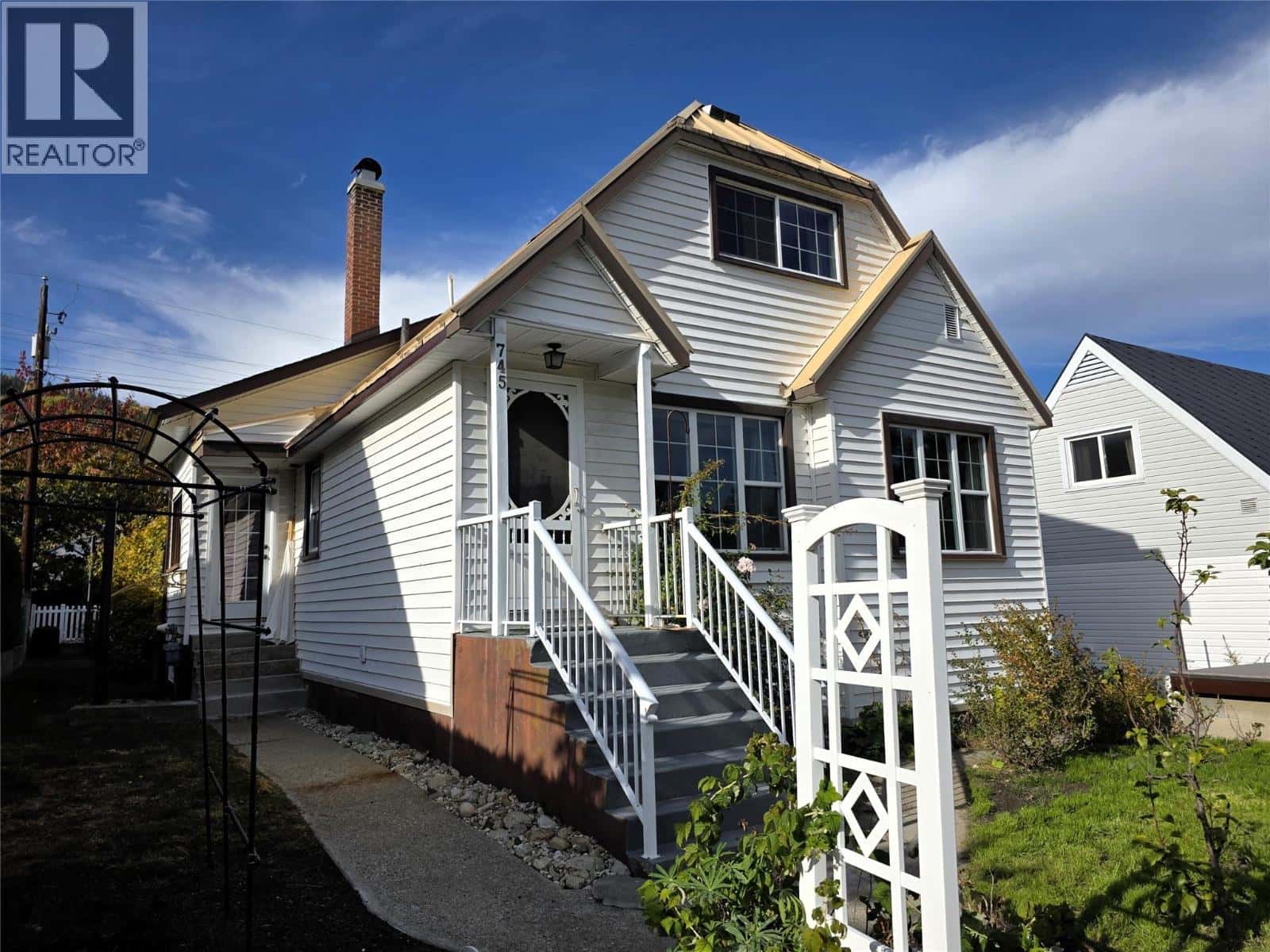 745 Kipling Street — Warfield, British Columbia - Photo 3 of 67