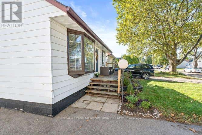 284 IVON AVENUE — Hamilton (Normanhurst), Ontario - Photo 5 of 38