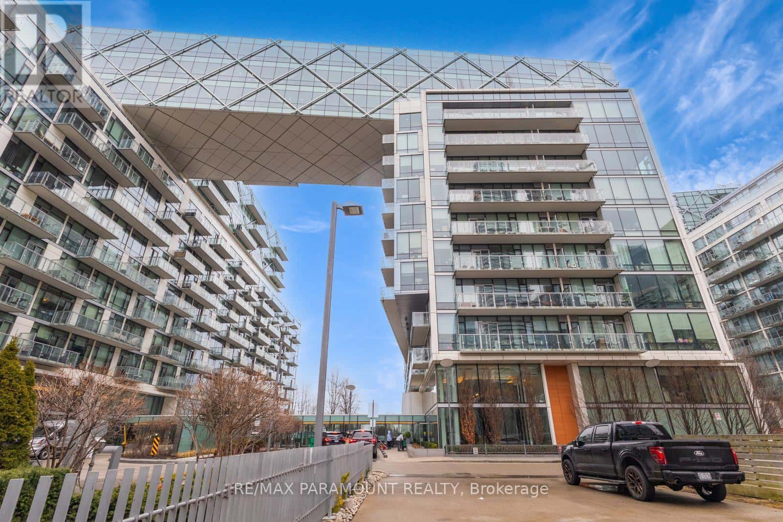 1101 - 39 QUEENS QUAY E — Toronto (Waterfront Communities), Ontario - Photo 2 of 50