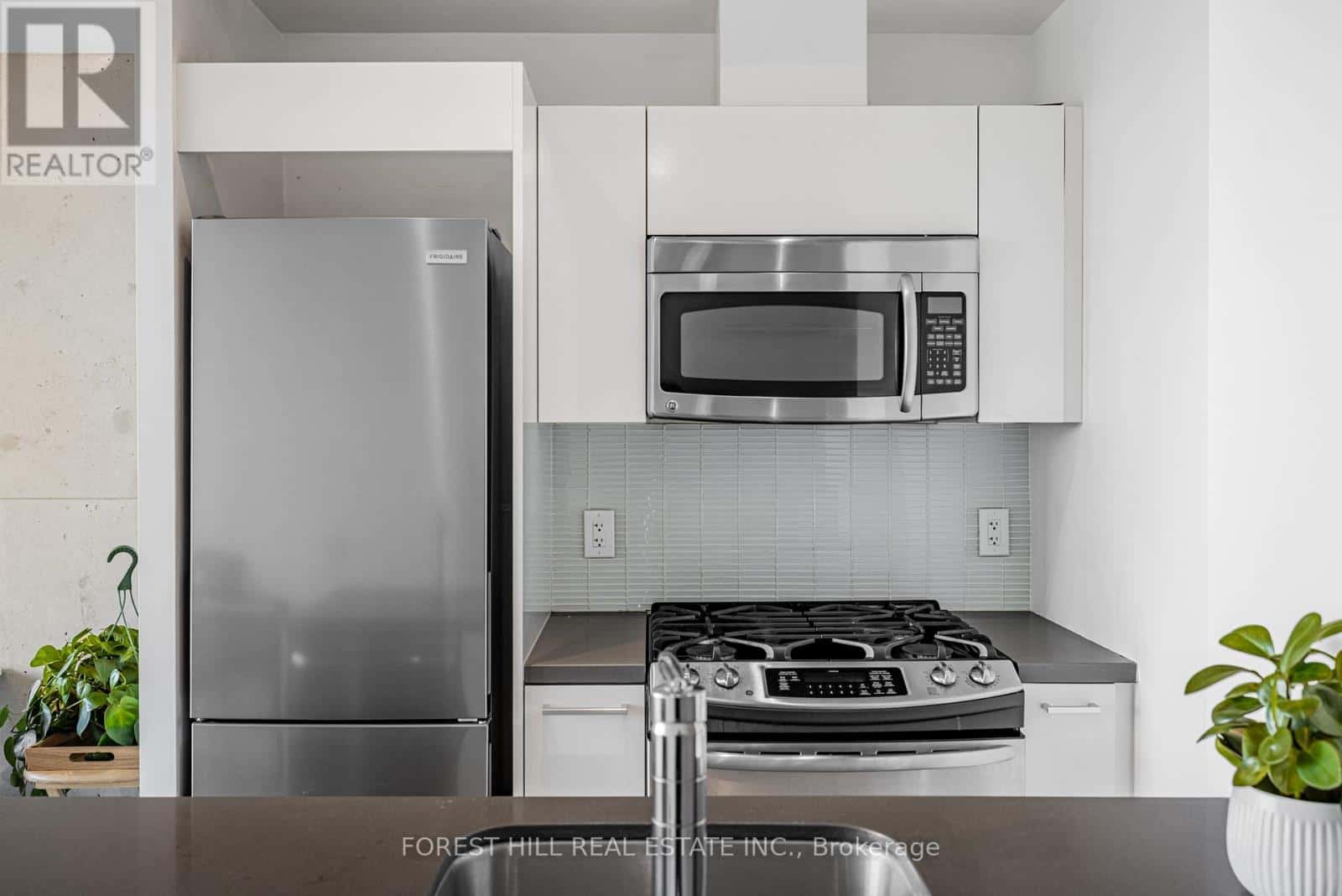 607 - 319 CARLAW AVENUE — Toronto (South Riverdale), Ontario - Photo 3 of 24