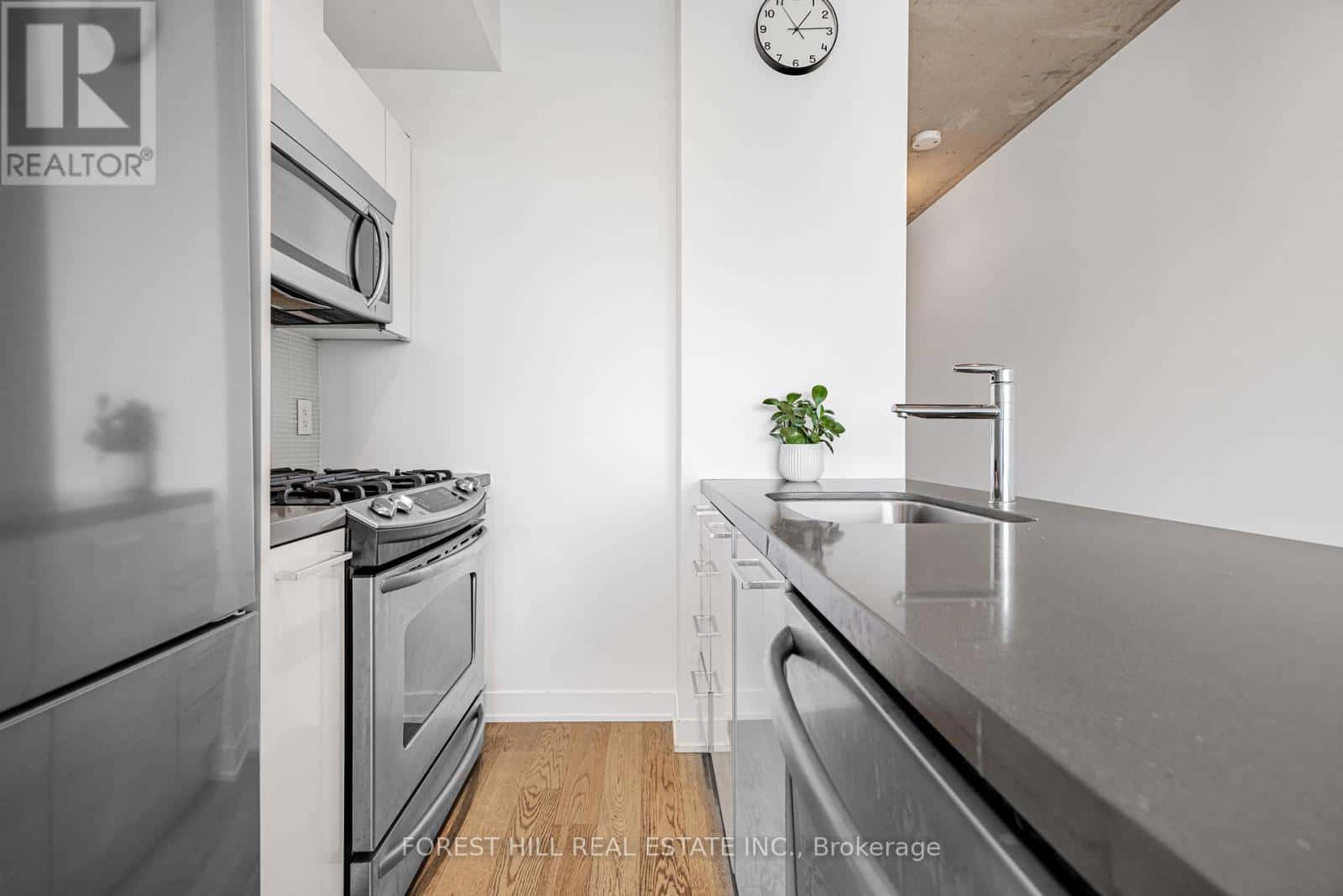 607 - 319 CARLAW AVENUE — Toronto (South Riverdale), Ontario - Photo 4 of 24