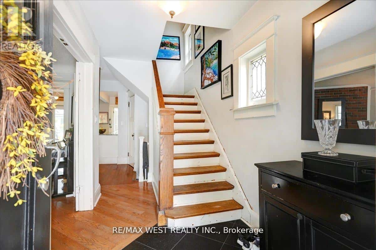 30 GLENDALE AVENUE — Toronto (High Park-Swansea), Ontario - Photo 3 of 14