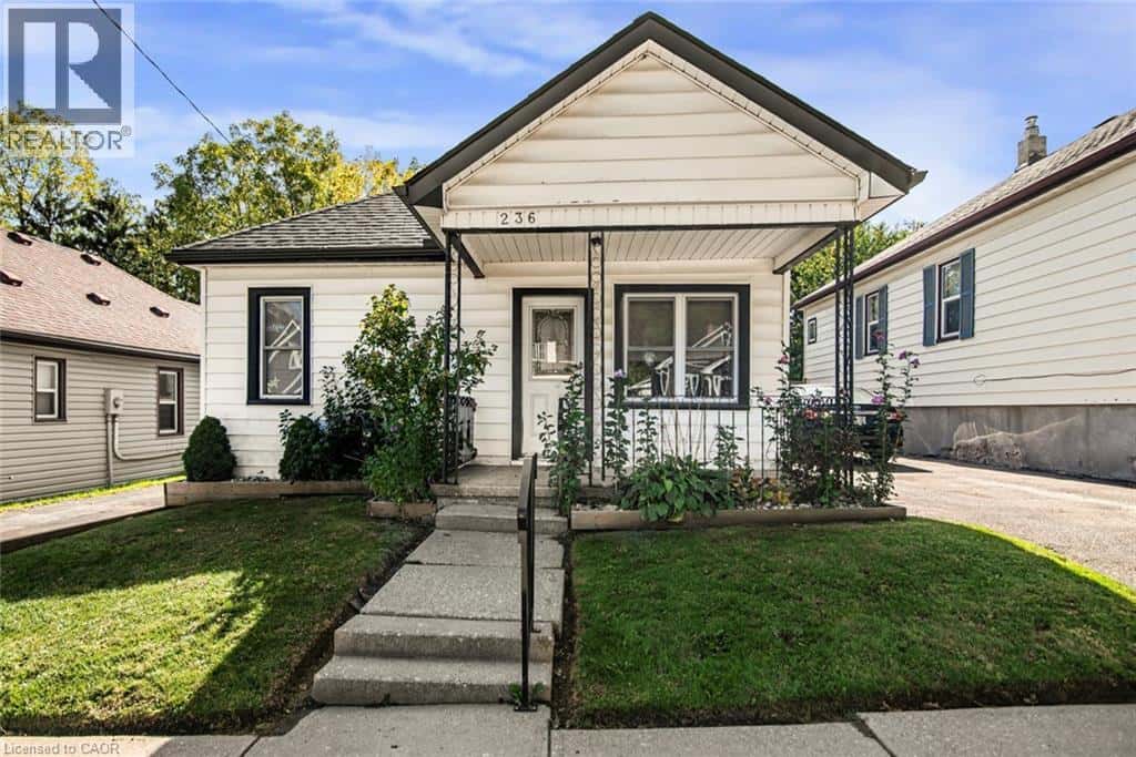 236 GROVE Street — Simcoe, Ontario - Photo 3 of 40