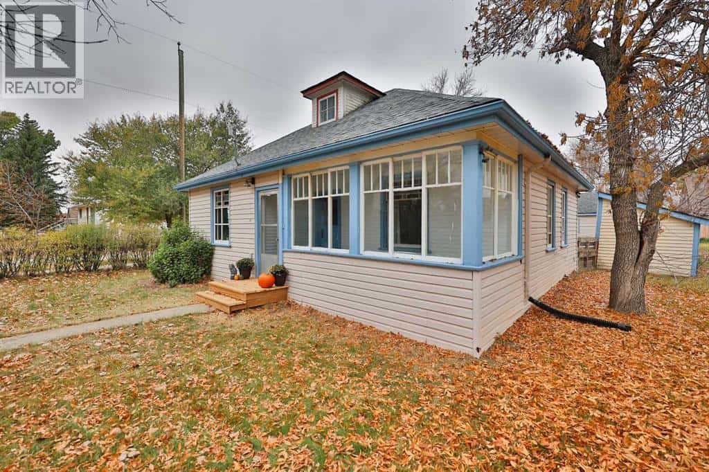 301 Noble Street — Barons, Alberta - Photo 3 of 28