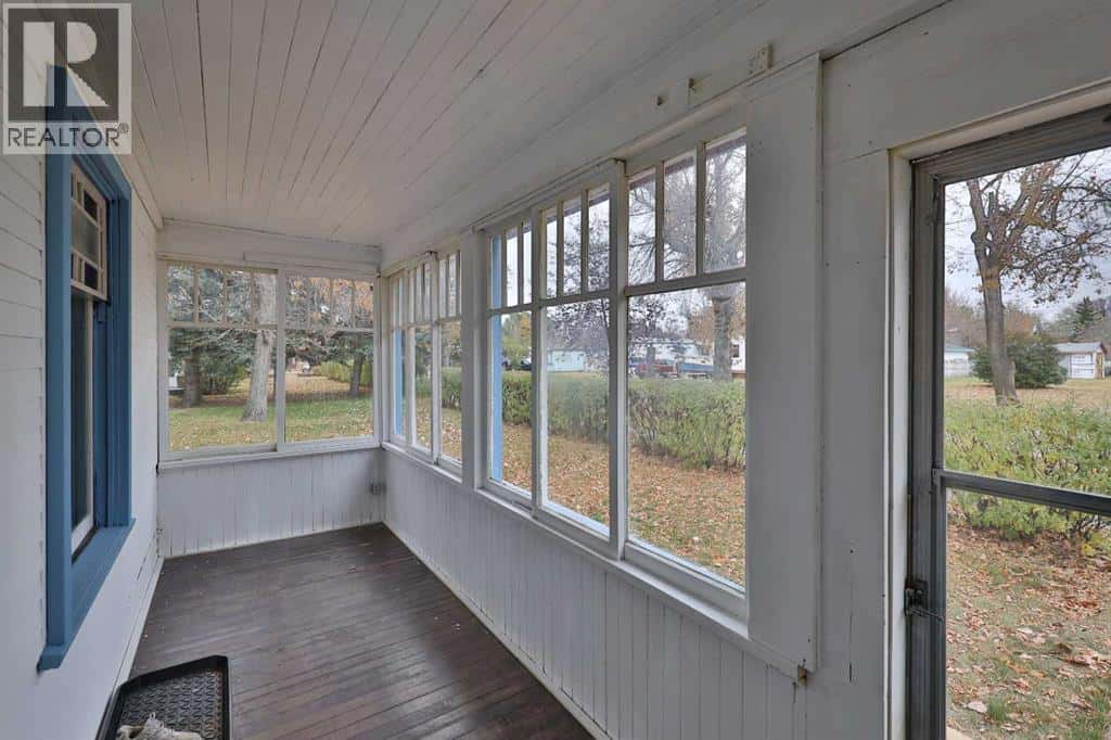 301 Noble Street — Barons, Alberta - Photo 5 of 28