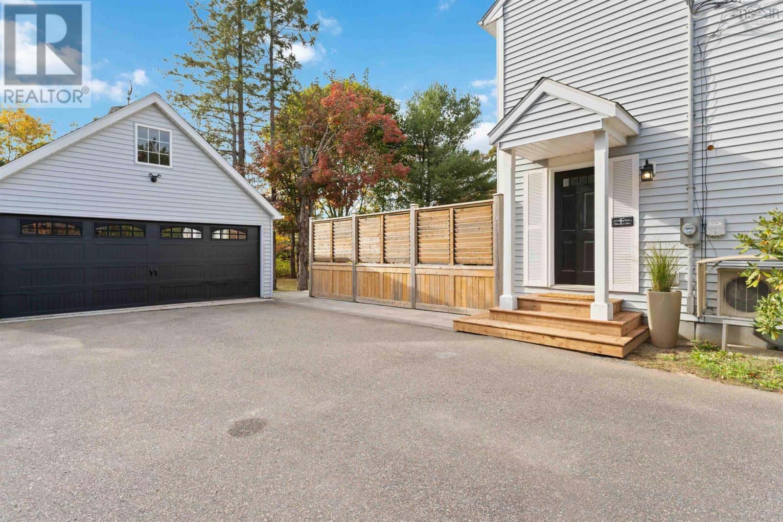 63 Main Street — Wolfville, Nova Scotia - Photo 3 of 50