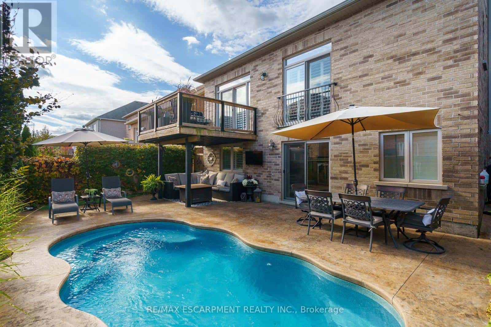 21 SHADE FOREST TRAIL — Hamilton (Sheldon), Ontario - Photo 2 of 48