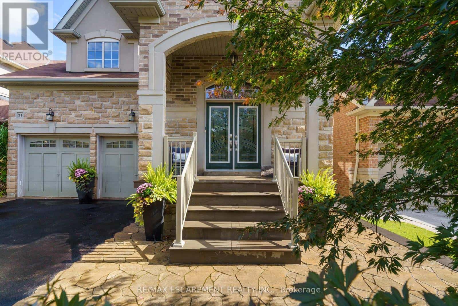 21 SHADE FOREST TRAIL — Hamilton (Sheldon), Ontario - Photo 3 of 48