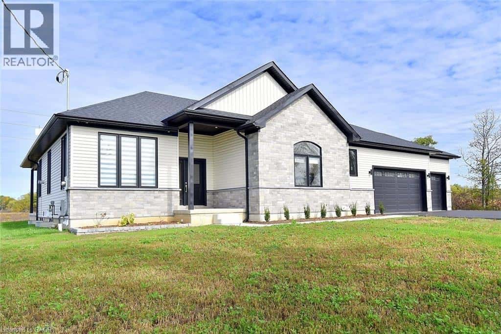 8373 SILVER Street — Caistor Centre, Ontario - Photo 2 of 49