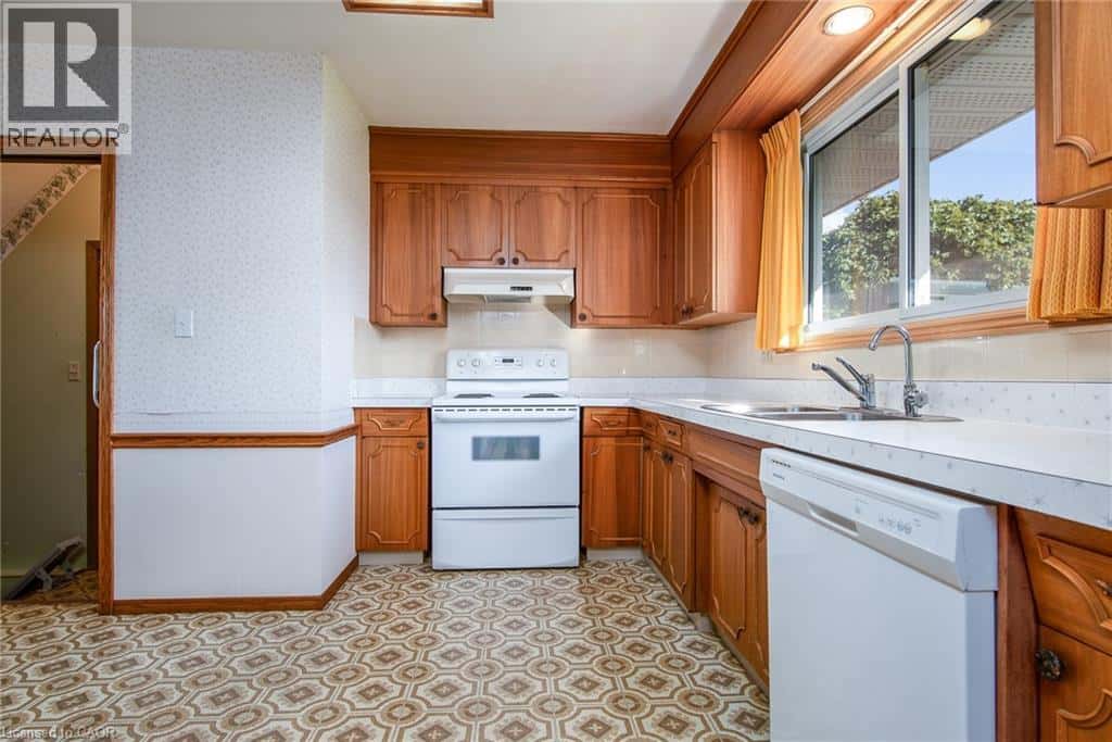 324 SNYDER'S Road E — Baden, Ontario - Photo 4 of 26