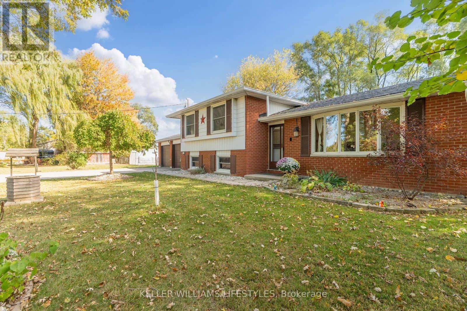 8749 LONGWOODS ROAD — Strathroy-Caradoc, Ontario - Photo 5 of 41