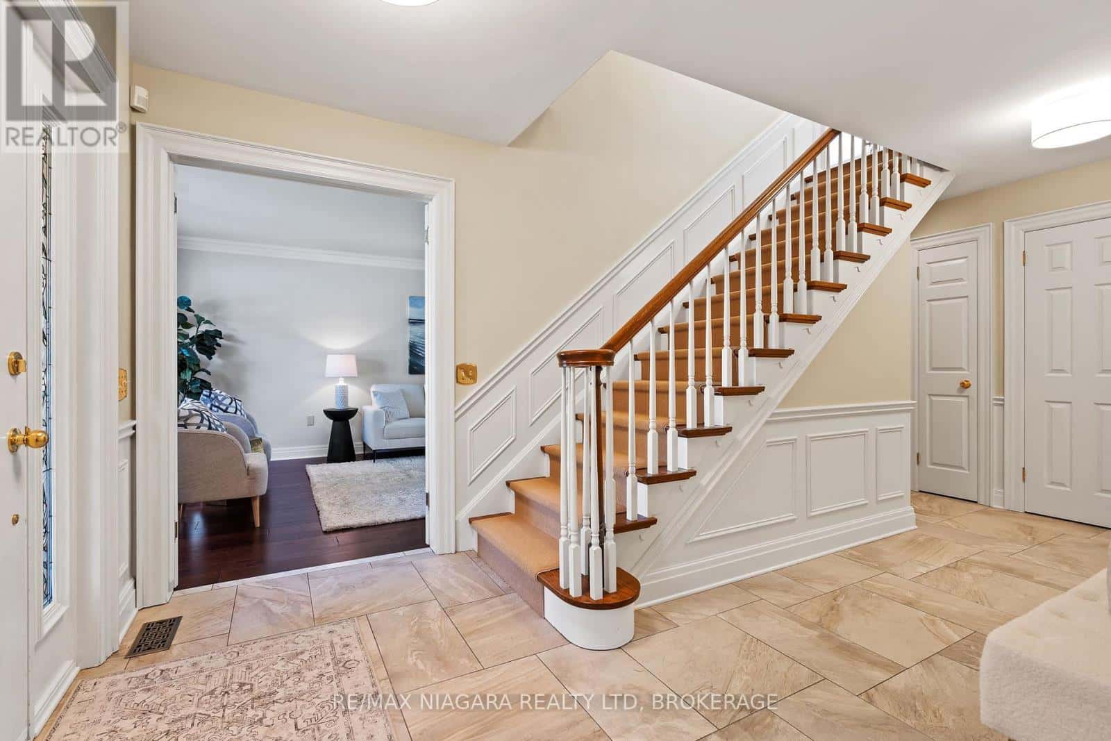 101 PORT MASTER DRIVE — St. Catharines (Martindale Pond), Ontario - Photo 4 of 42