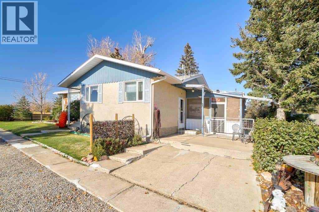 123 Blayney Avenue — Barons, Alberta - Photo 3 of 49