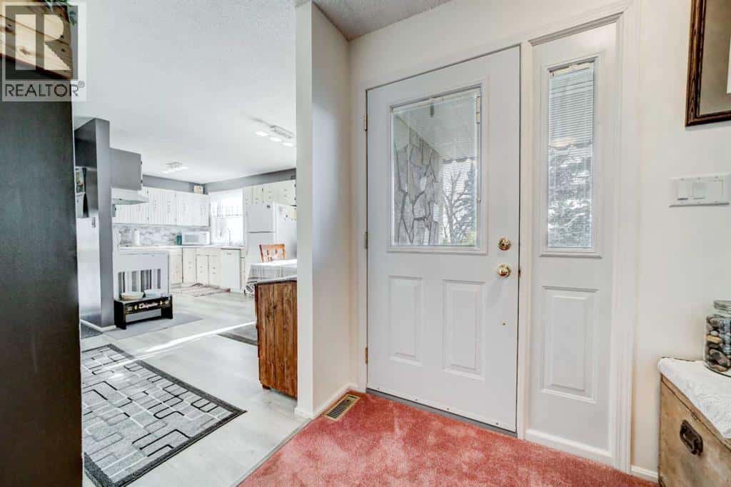 123 Blayney Avenue — Barons, Alberta - Photo 4 of 49