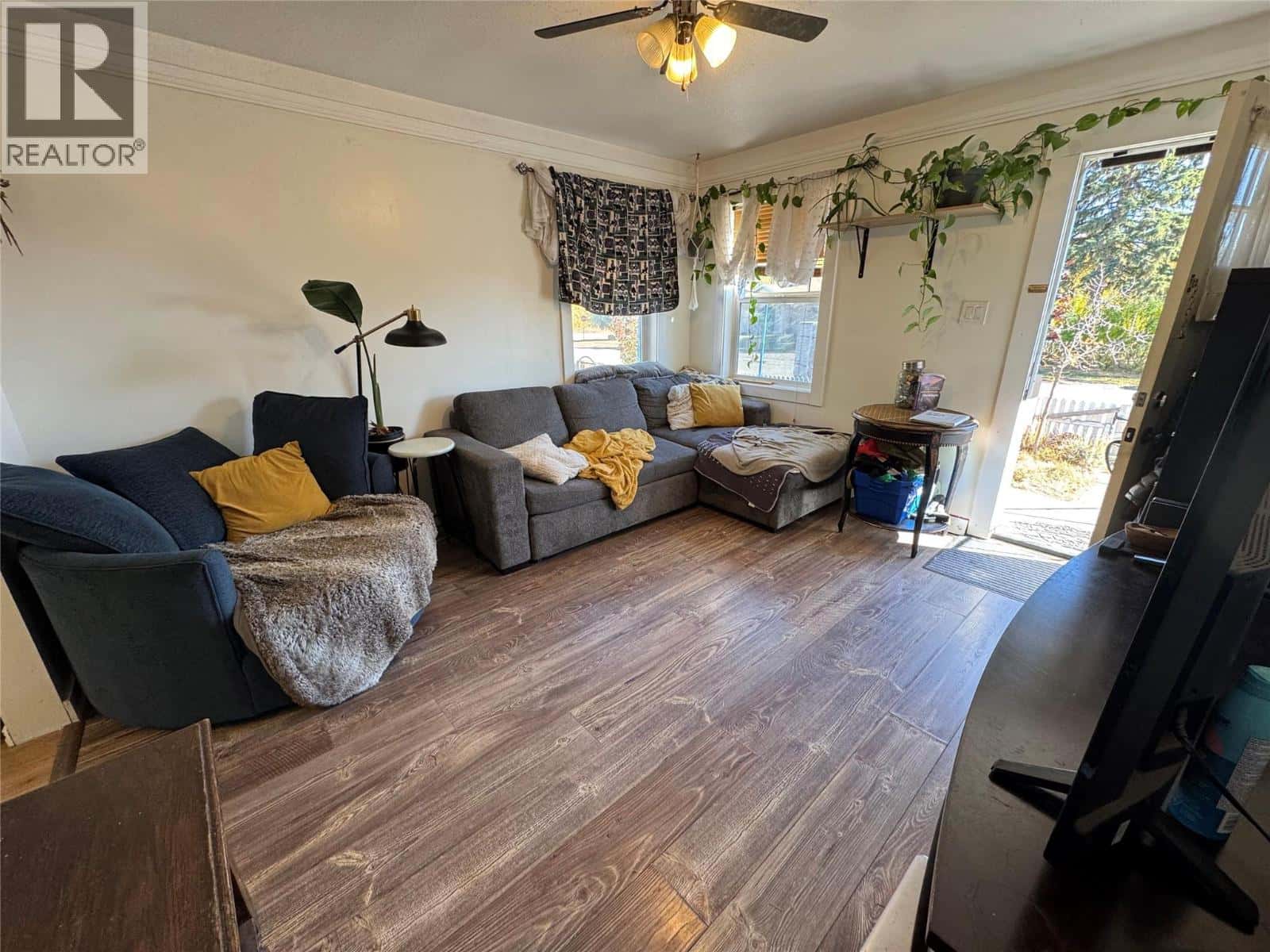 419 Ritchie St — Kimberley, British Columbia - Photo 4 of 11