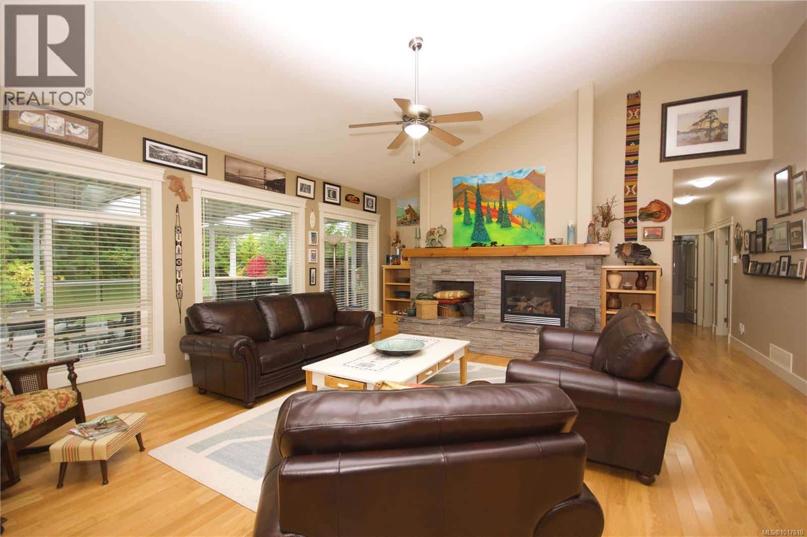 2040 Sun King Rd — Coombs, British Columbia - Photo 3 of 27