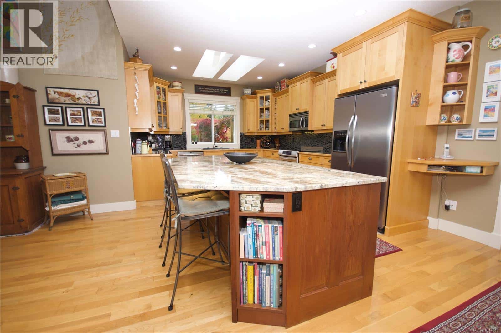 2040 Sun King Rd — Coombs, British Columbia - Photo 4 of 27