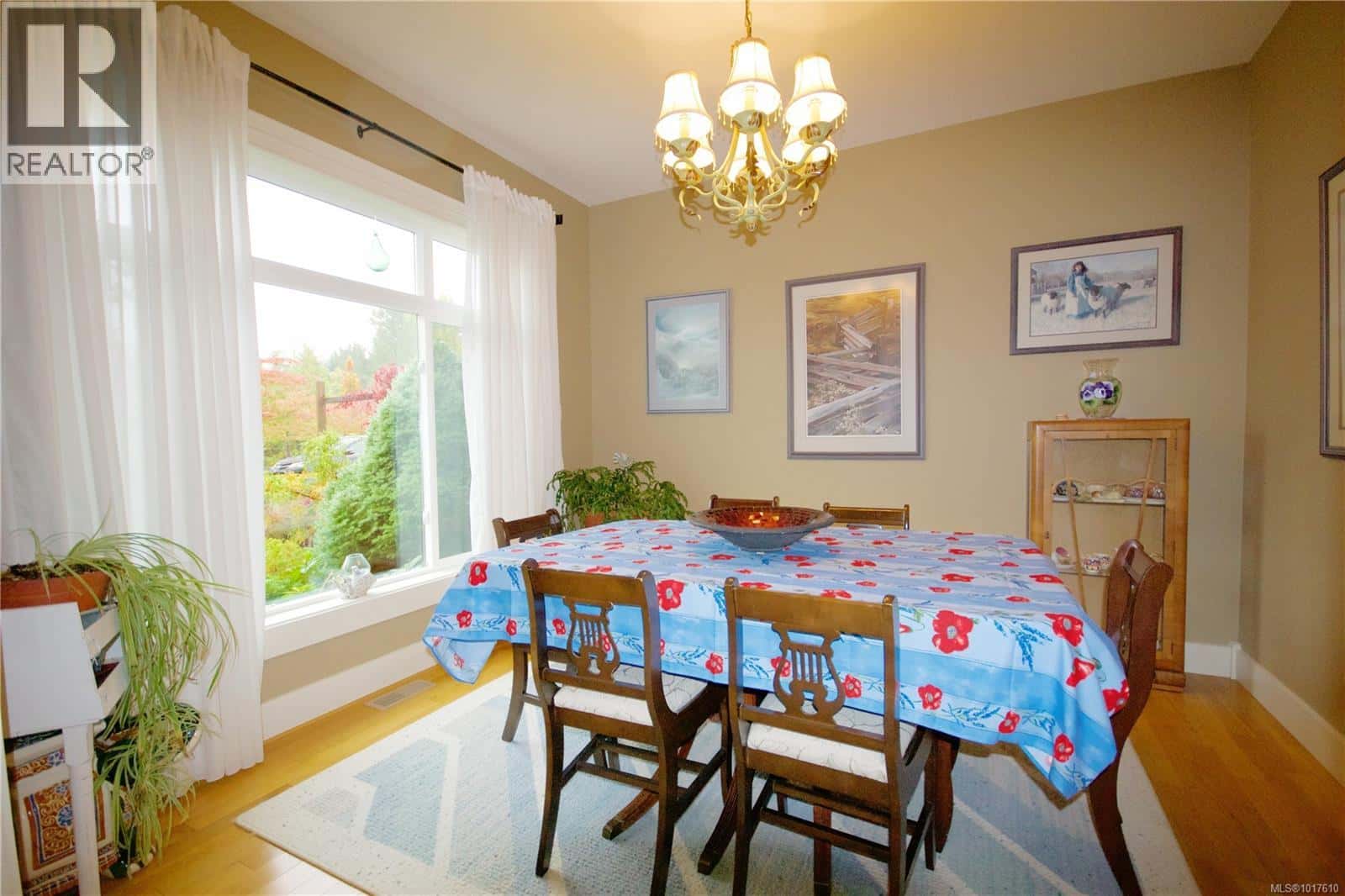 2040 Sun King Rd — Coombs, British Columbia - Photo 5 of 27