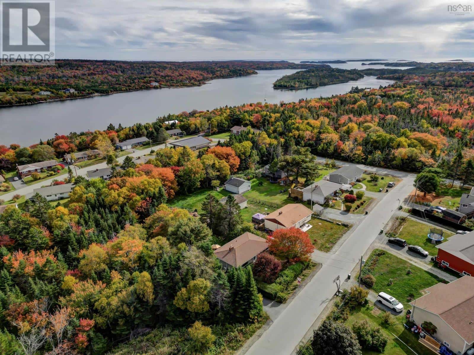 62 Rosalie Avenue — Prospect Bay, Nova Scotia - Photo 4 of 49