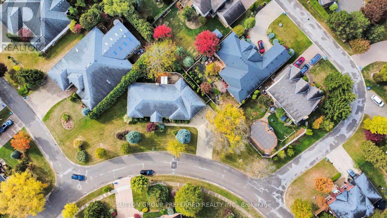 1 HIGHLAND WOODS COURT — London South (South P), Ontario - Photo 3 of 36