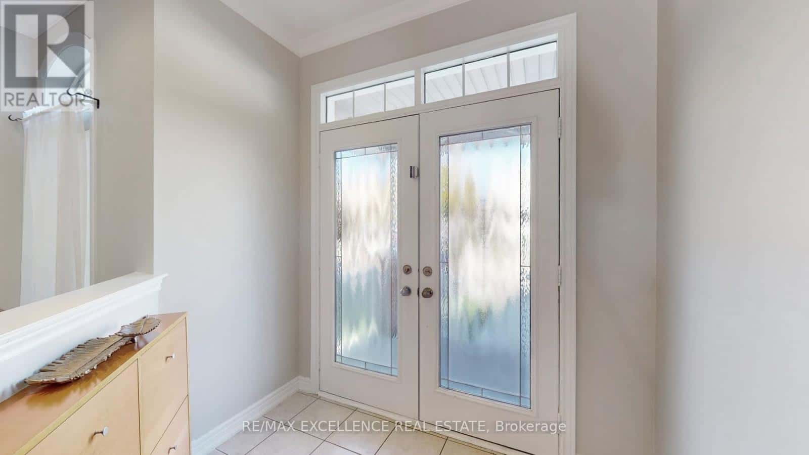 21 OVERTURE LANE — Brampton (Bramalea North Industrial), Ontario - Photo 4 of 49