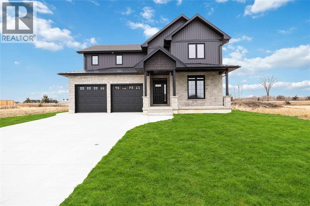 3527 PAUL CRESCENT — Plympton-Wyoming, Ontario - Main photo