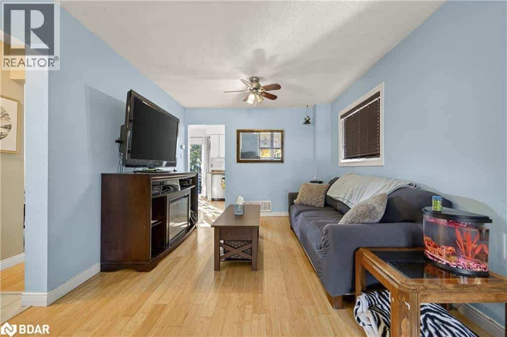 14 CORRIE CRESCENT — Angus, Ontario - Photo 5 of 28