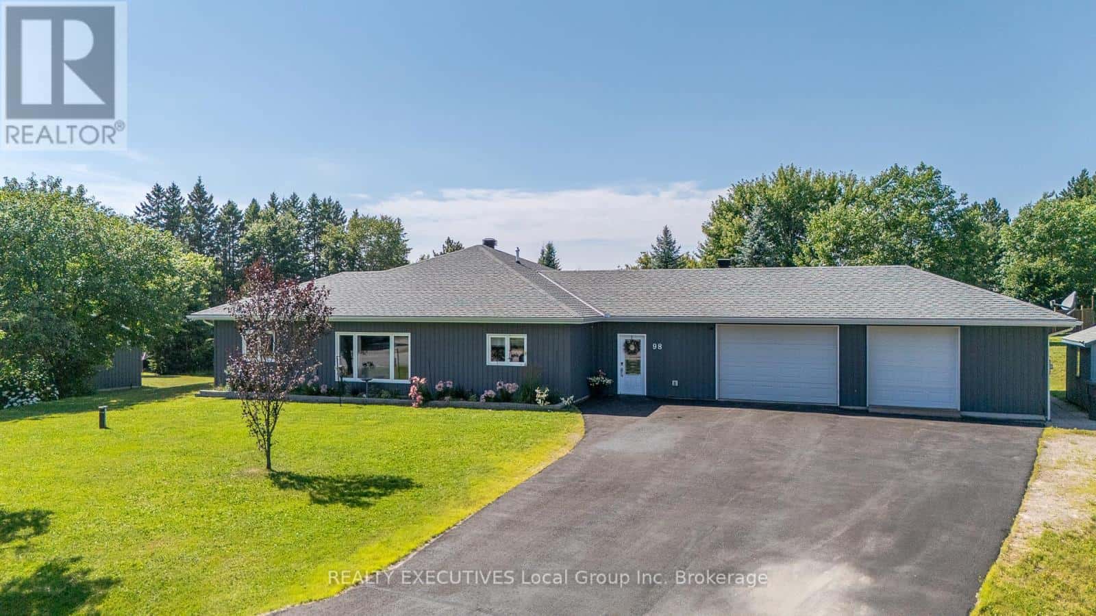 98 MEMORIAL PARK DRIVE E — Powassan, Ontario - Photo 2 of 41