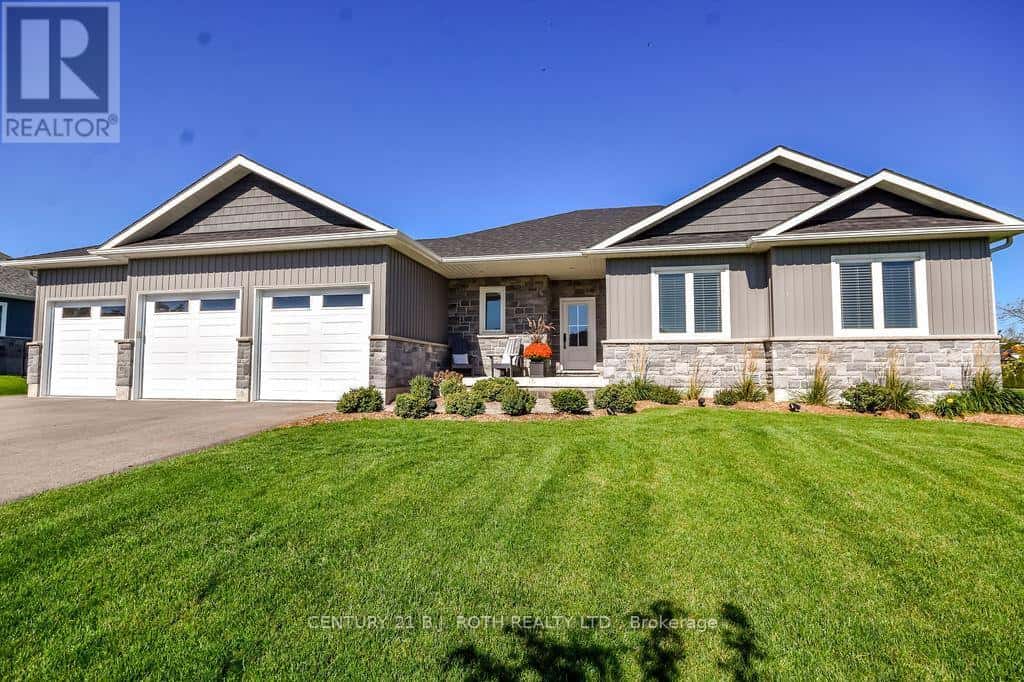 51 CHESLOCK CRESCENT — Oro-Medonte (Warminister), Ontario - Photo 3 of 44