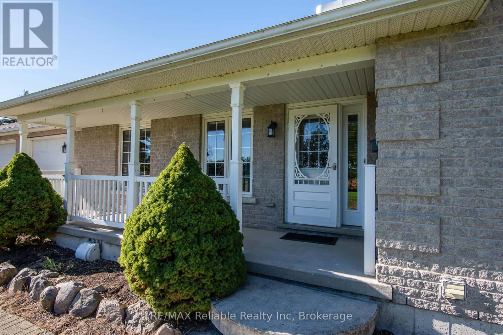 42248 HURON ROAD, RURAL ROUTE # 2 ROAD — Huron East (McKillop), Ontario - Photo 4 of 36